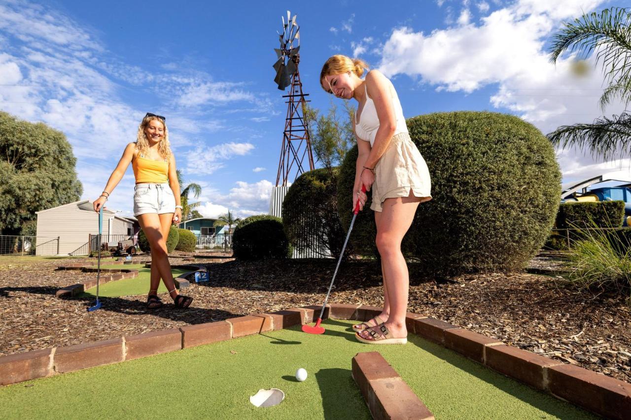 Big4 Deniliquin Holiday Park Buitenkant foto