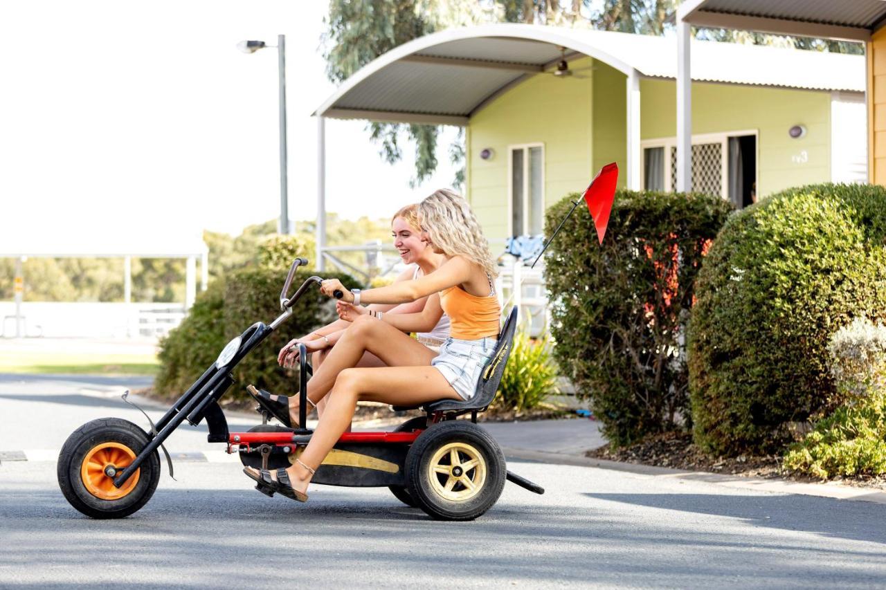 Big4 Deniliquin Holiday Park Buitenkant foto