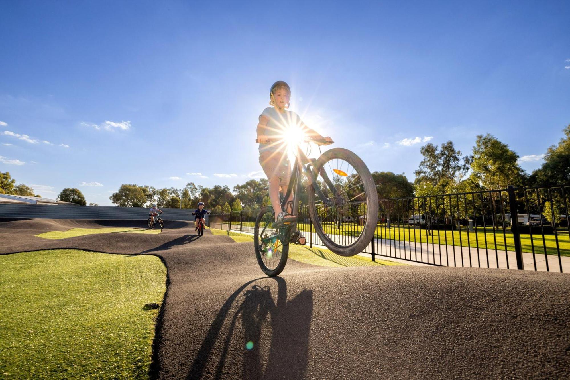 Big4 Deniliquin Holiday Park Buitenkant foto