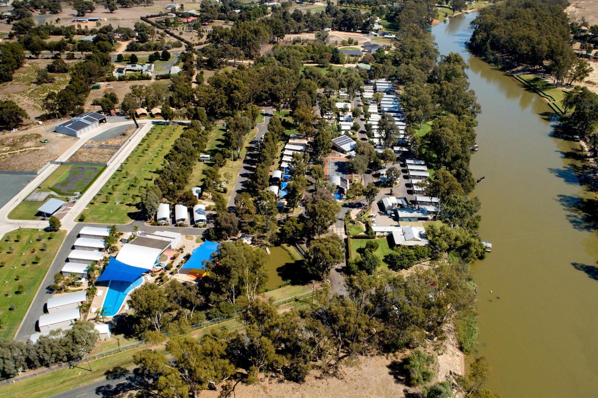 Big4 Deniliquin Holiday Park Buitenkant foto