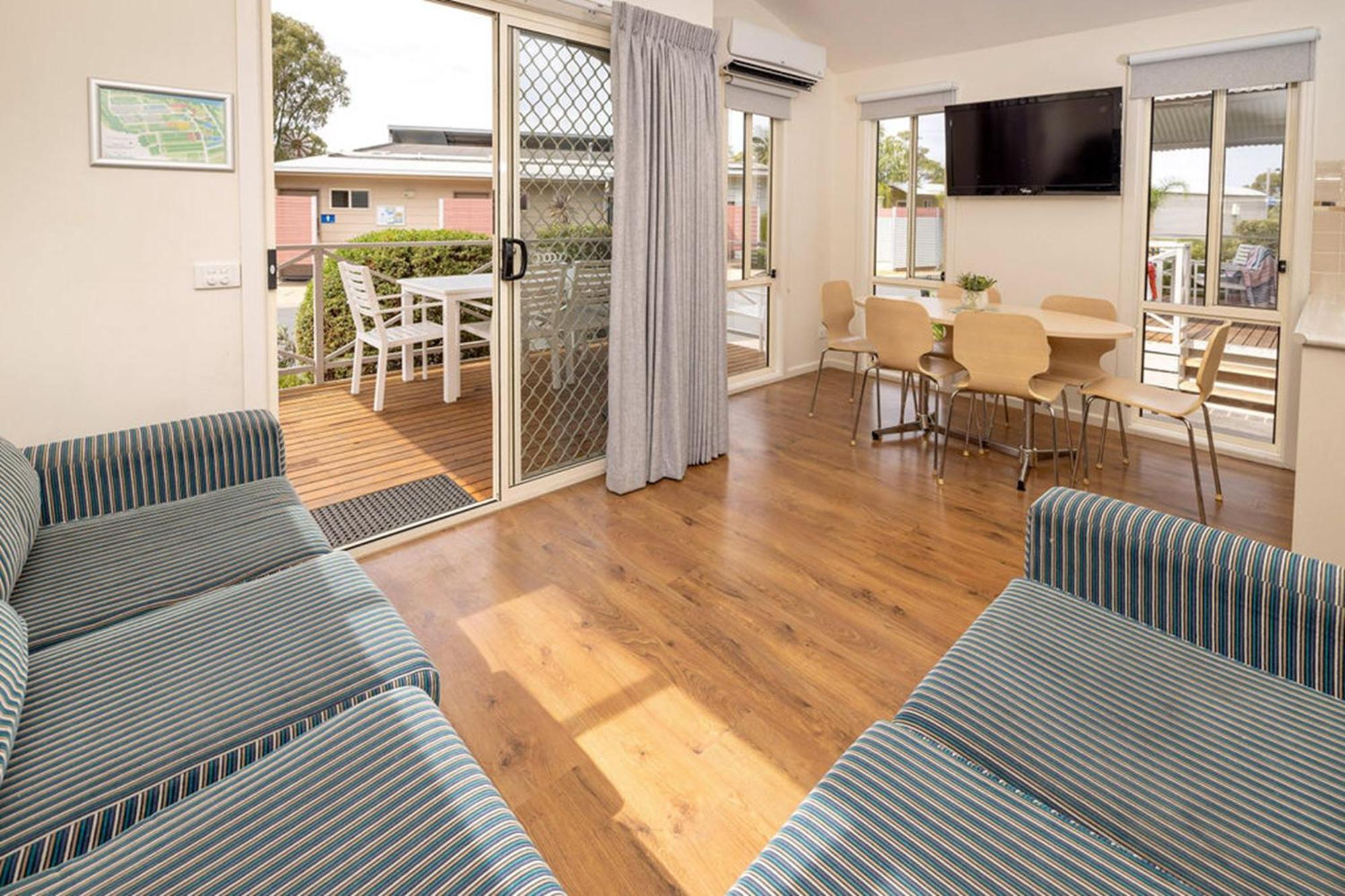 Big4 Deniliquin Holiday Park Kamer foto