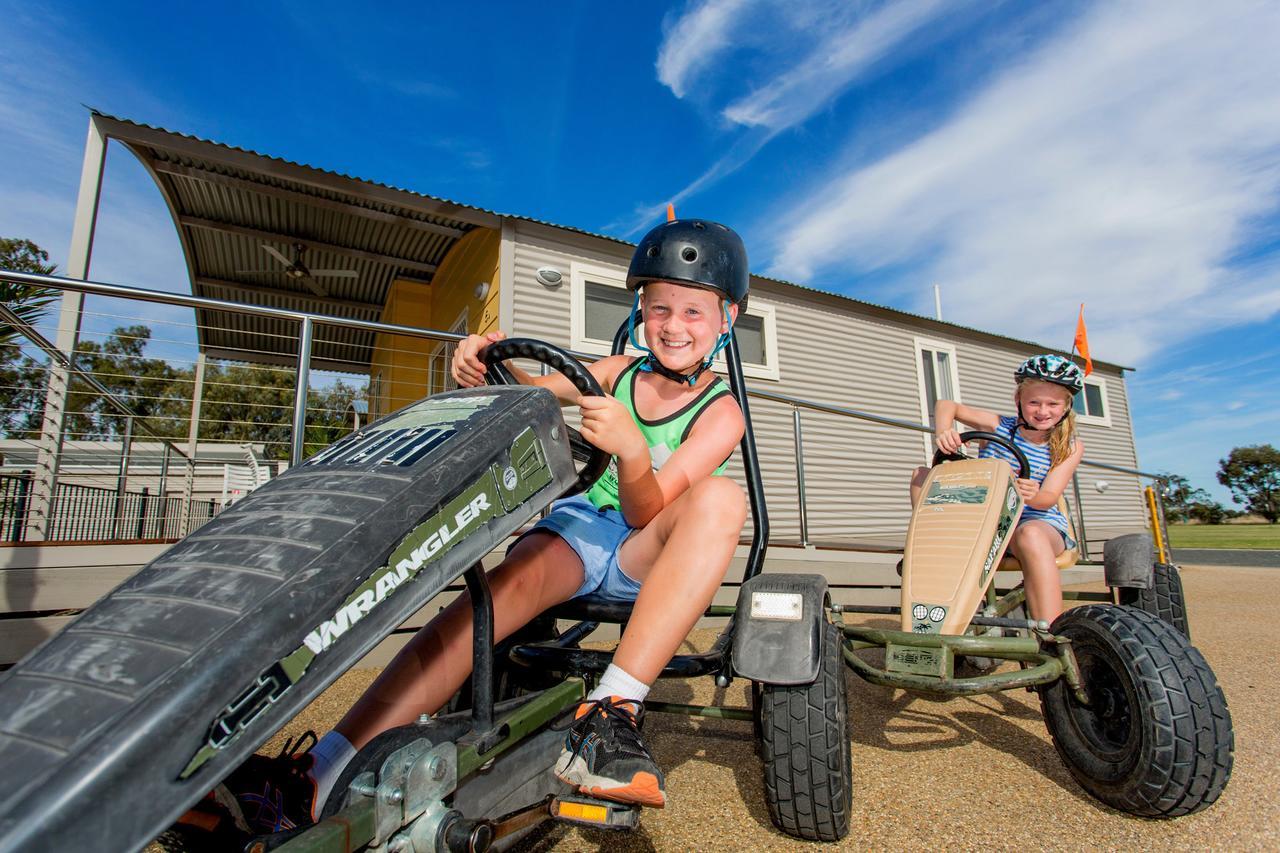 Big4 Deniliquin Holiday Park Buitenkant foto