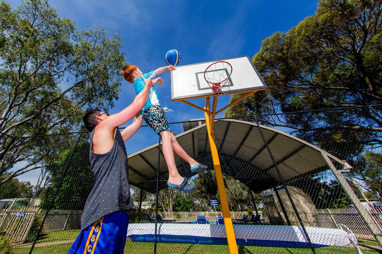 Big4 Deniliquin Holiday Park Buitenkant foto